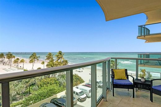 Residential complexes in Hollywood, Broward County