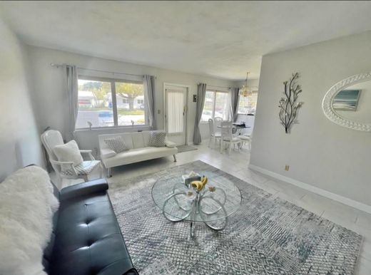 Residential complexes in Fort Lauderdale, Broward County