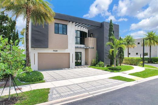 Villa - Doral, Miami-Dade County