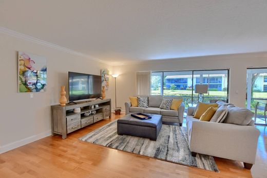 Residential complexes in Boca Raton, Palm Beach