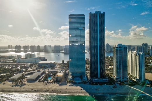 Complexes résidentiels à Sunny Isles Beach, Comté de Miami-Dade