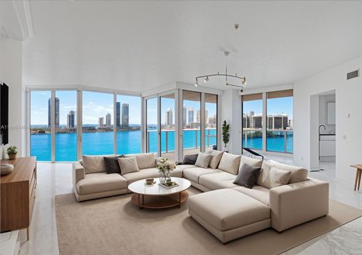 Kamienica w Aventura, Miami-Dade County