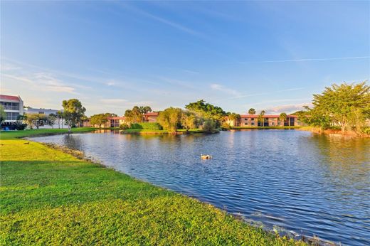 Residential complexes in Weston, Broward County