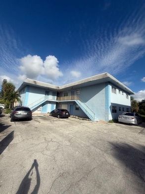 Residential complexes in Deerfield Beach, Broward County