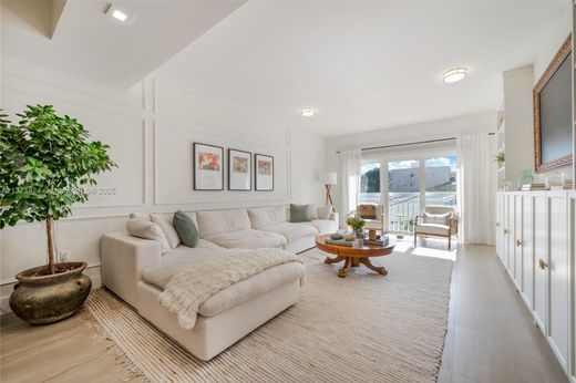 Residential complexes in Coral Gables, Miami-Dade