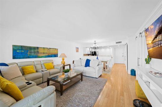 Residential complexes in Lauderdale by the sea, Broward County