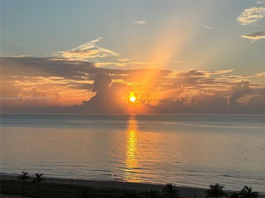 Residential complexes in Lauderdale by the sea, Broward County