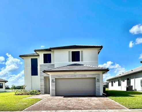 Villa Ave Maria, Collier County