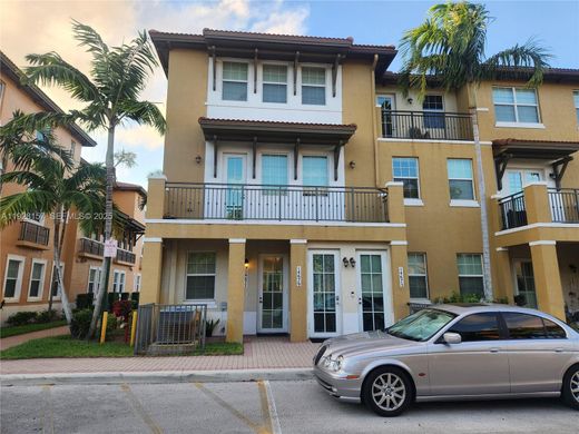 Townhouse in Pembroke Pines, Broward County