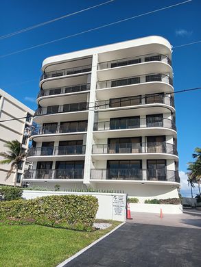 Residential complexes in South Palm Beach, Palm Beach
