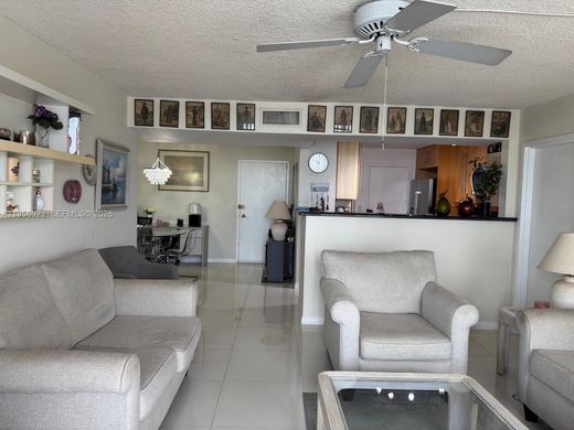 Complesso residenziale a North Miami Beach, Miami-Dade County