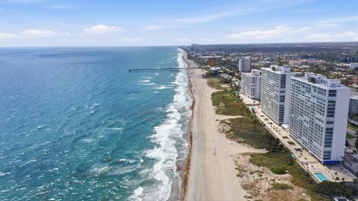 Residential complexes in Boca Raton, Palm Beach