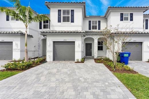 Townhouse in Coral Springs, Broward County