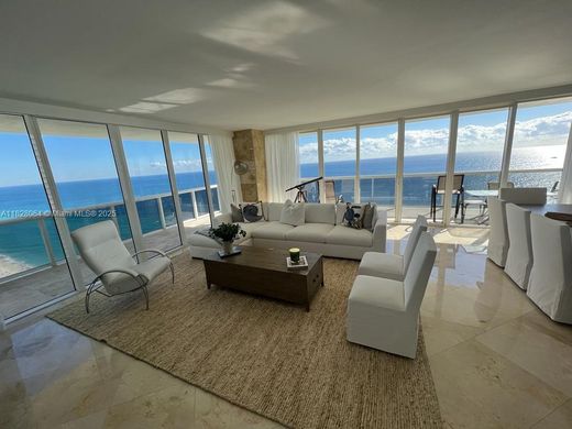 Residential complexes in Hallandale, Broward County