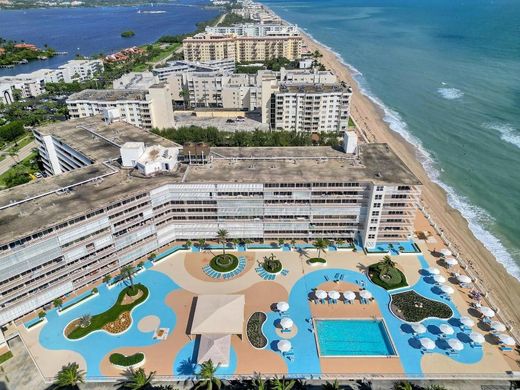 Residential complexes in South Palm Beach, Palm Beach