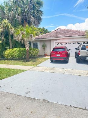Villa in Pembroke Pines, Broward County