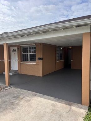 Villa in Pembroke Pines, Broward County