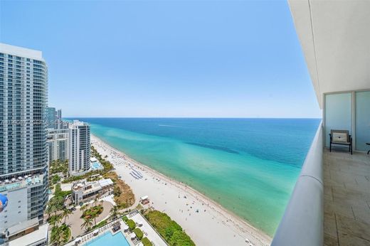 Residential complexes in Hallandale, Broward County