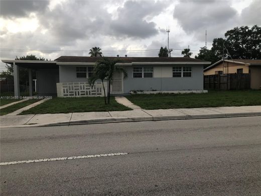 빌라 / Miami Gardens, Miami-Dade County