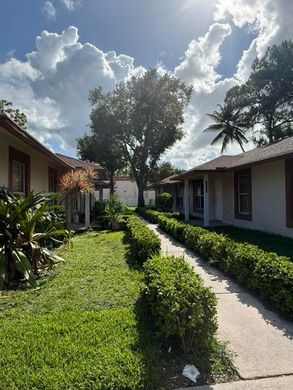 Residential complexes in Wellington, Palm Beach