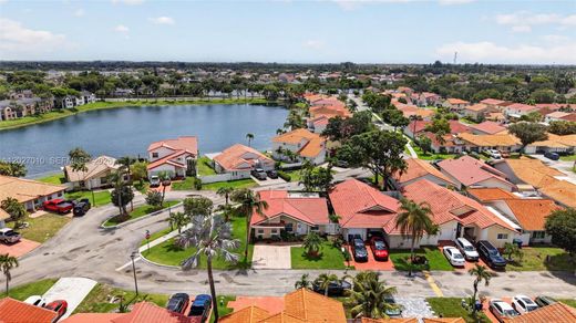 Villa - Hialeah, Miami-Dade County