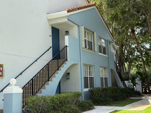 Residential complexes in Boca Raton, Palm Beach