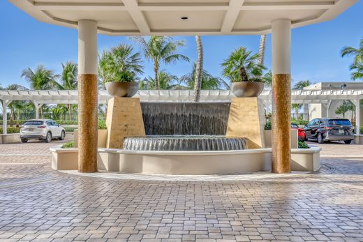 Residential complexes in Palm Beach Shores, Palm Beach