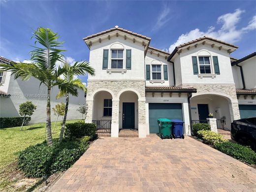 Townhouse in North Miami, Miami-Dade