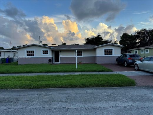 Villa in Pembroke Pines, Broward County