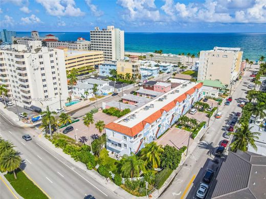 Townhouse in Hollywood, Broward County