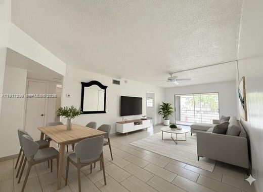 Residential complexes in Deerfield Beach, Broward County