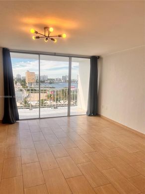 Appartementencomplex in North Bay Village, Miami-Dade County