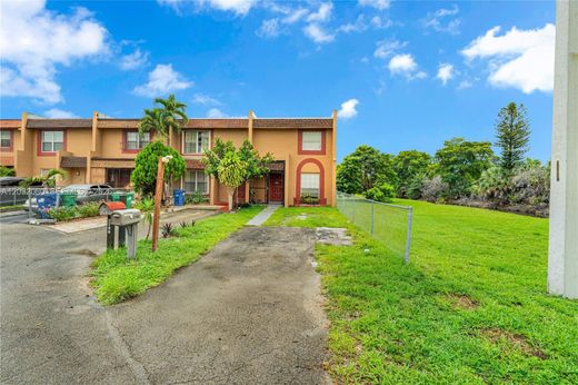 Townhouse in Miami Gardens, Miami-Dade