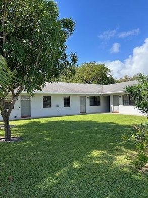 Residential complexes in Oakland Park, Broward County
