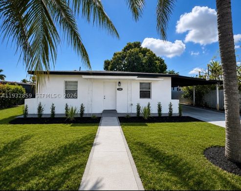 Villa in Opa-locka North  (historical), Miami-Dade