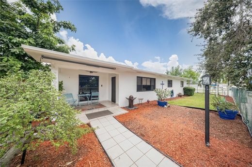 Villa - Hialeah, Miami-Dade County