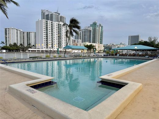 Complesso residenziale a Hallandale Beach, Broward County