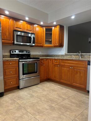 Residential complexes in Pembroke Pines, Broward County