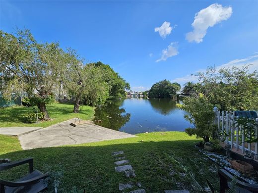 公寓楼  Hialeah, Miami-Dade County