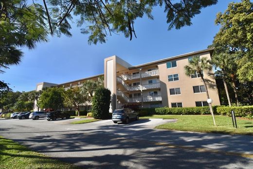 Residential complexes in Coconut Creek, Broward County
