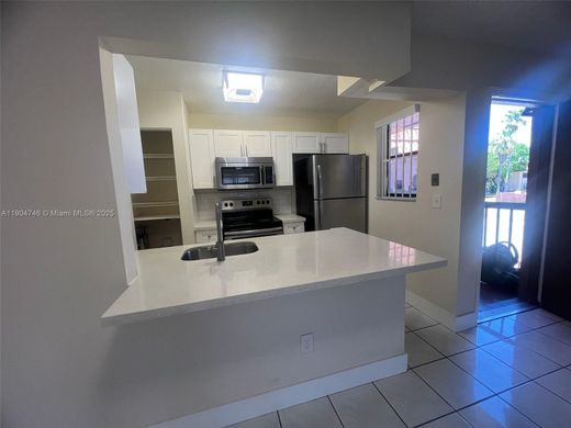 مجمع شقق ﻓﻲ Hialeah, Miami-Dade County