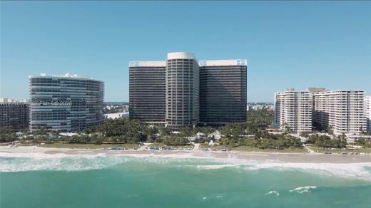 Residential complexes in Bal Harbour, Miami-Dade
