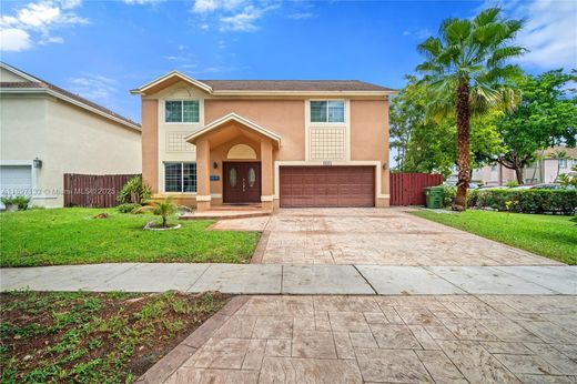 Villa - Pembroke Pines, Broward County