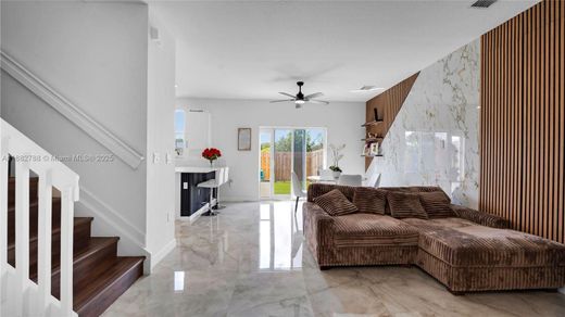 Townhouse - Coral Springs, Broward County