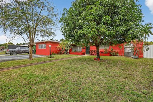 Willa w Pembroke Pines, Broward County