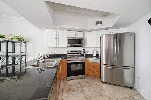 マイアミ, Miami-Dade Countyのアパートメント・コンプレックス