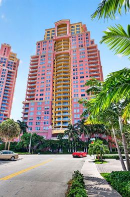 Residential complexes in Fort Lauderdale, Broward County
