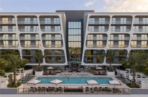 Residential complexes in Miami Beach, Miami-Dade