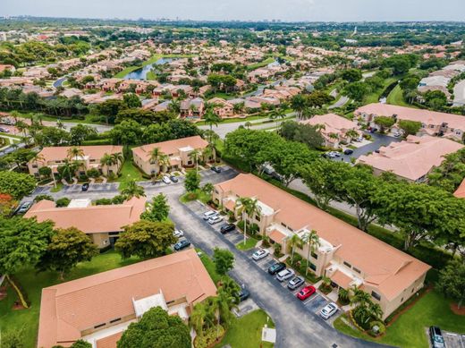 Residential complexes in Boca Raton, Palm Beach