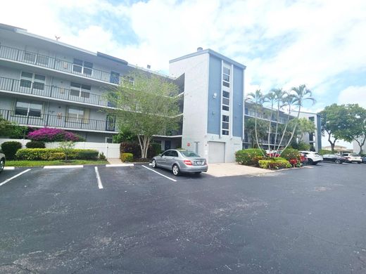 Residential complexes in Delray Beach, Palm Beach